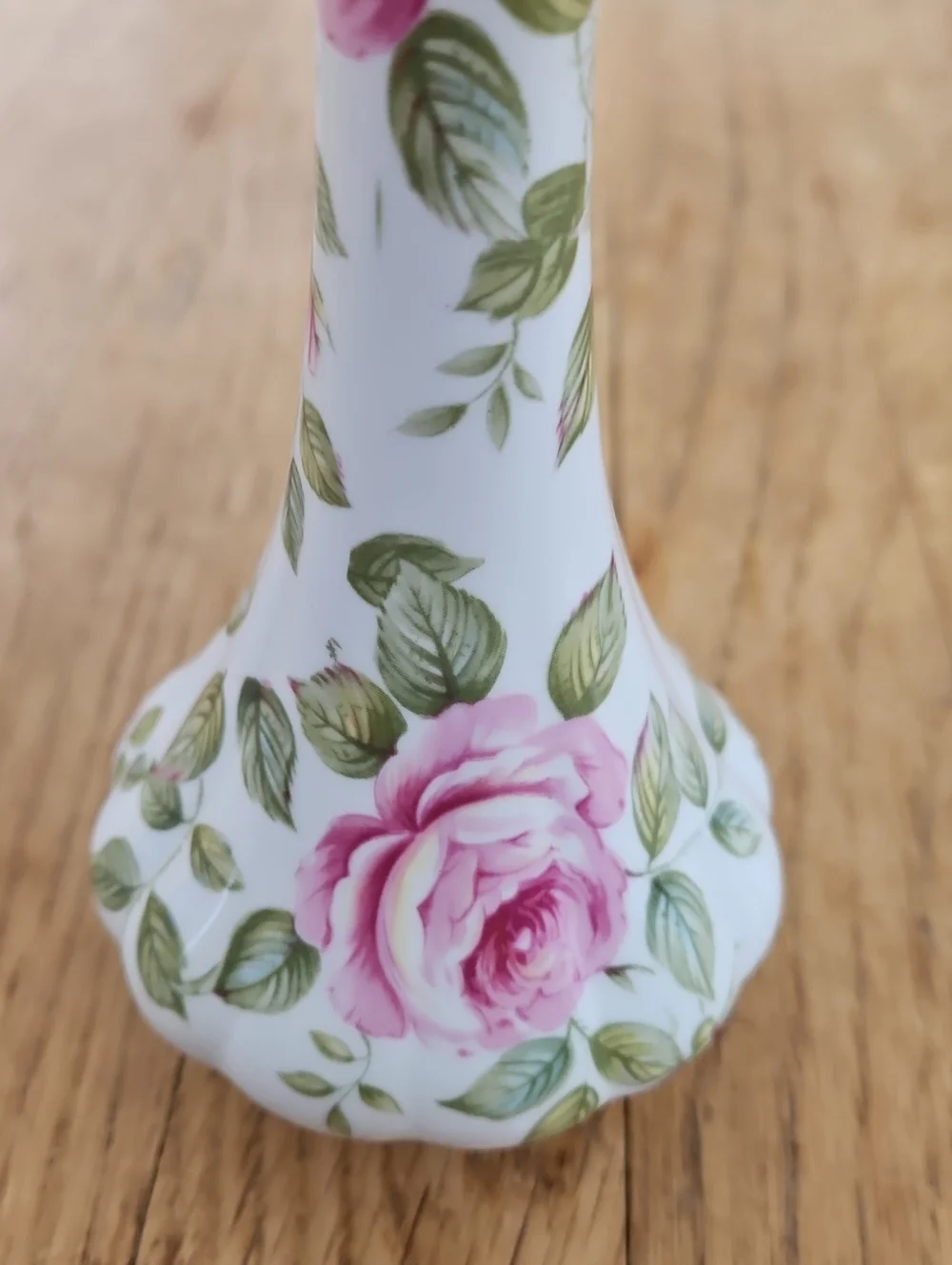 Rosina-Queens Cottage Rose Bud Vase